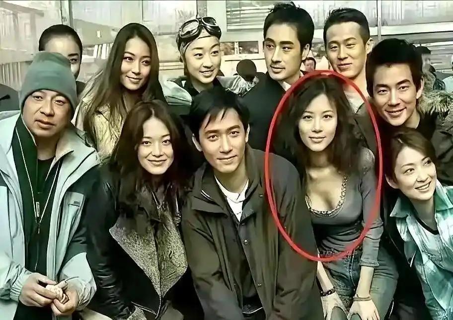 终于懂了！邓文迪见田朴珺转身就走，根本不是没礼貌，是真看不上